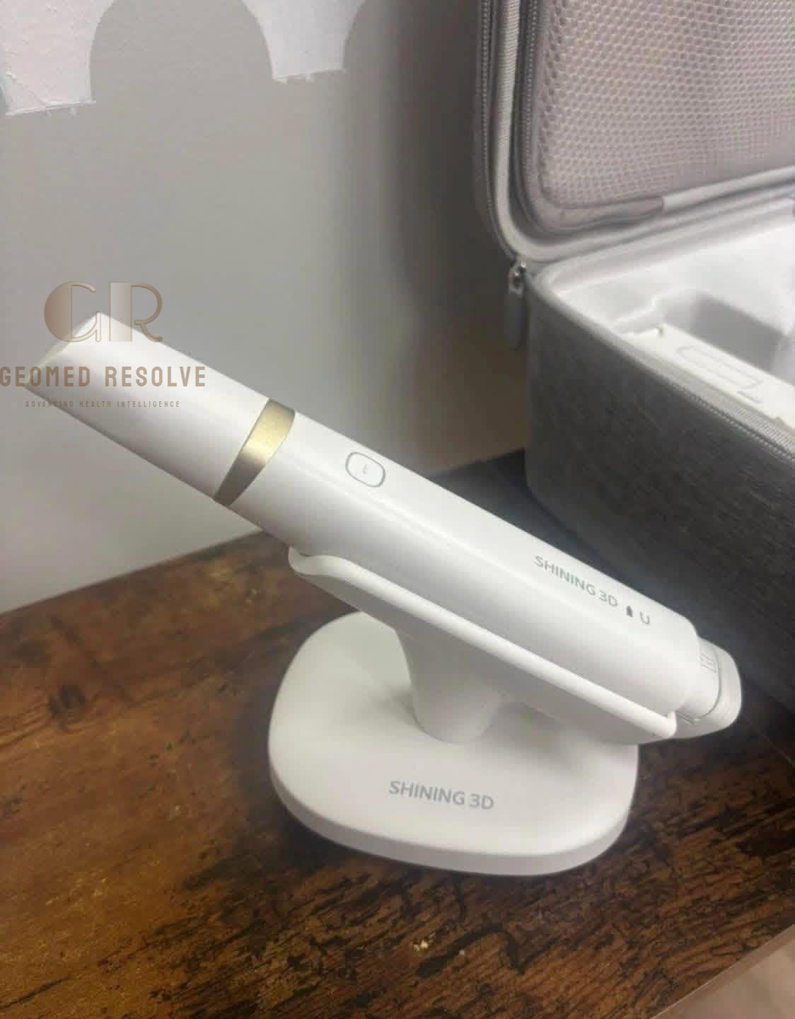 SHINING 3D Aoralscan Elite Wireless Intraoral Scanner SHINING 3D Aoralscan Elite Wireless intraoral scanner for accurate digital dental impressions and 3D scanning